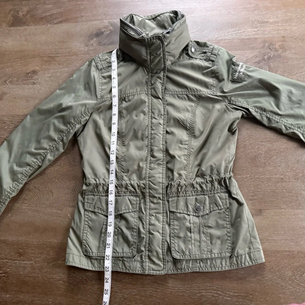 ✝️ A&F | LIKE NEW • Army Green Lightweight Jacket - Picture 11 of 12
